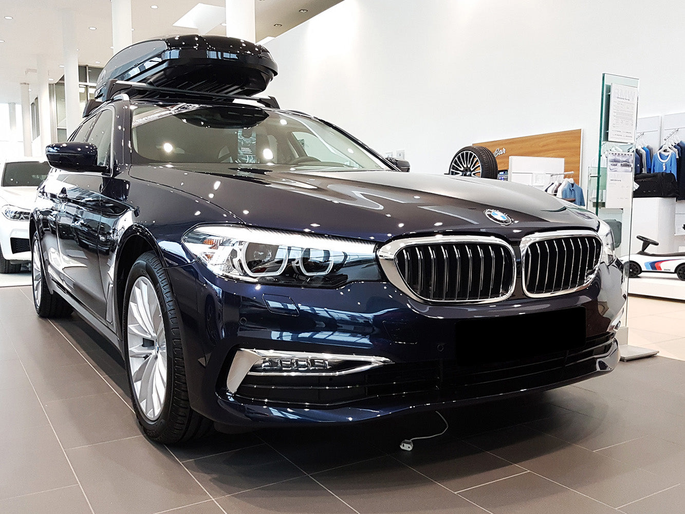 Lastskydd BMW 5 G31 touring 2017–2020 (utan M-paket) – Svart – detaljbild 3