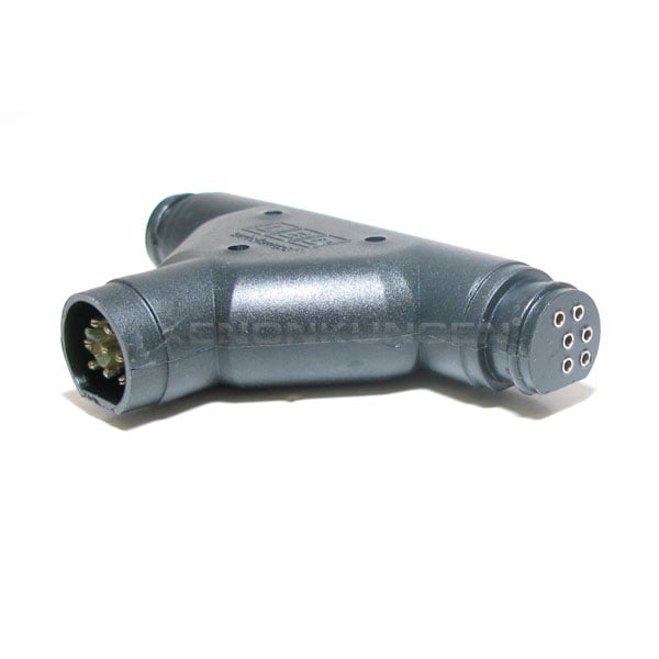 närbild på detaljer och material av T Piece Chassi Kabel PIN – Plug – LEA