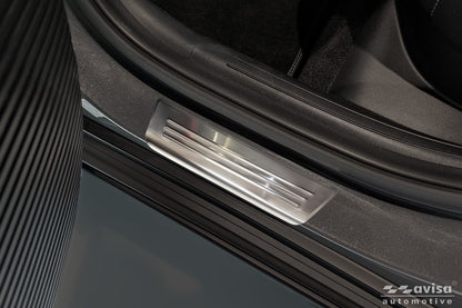 Tröskelskydd Lines Hyundai Kona II 2023+ / MG 3 III 2024+ > / MG ZS II 2024+ > – Silver satin – detaljbild 2