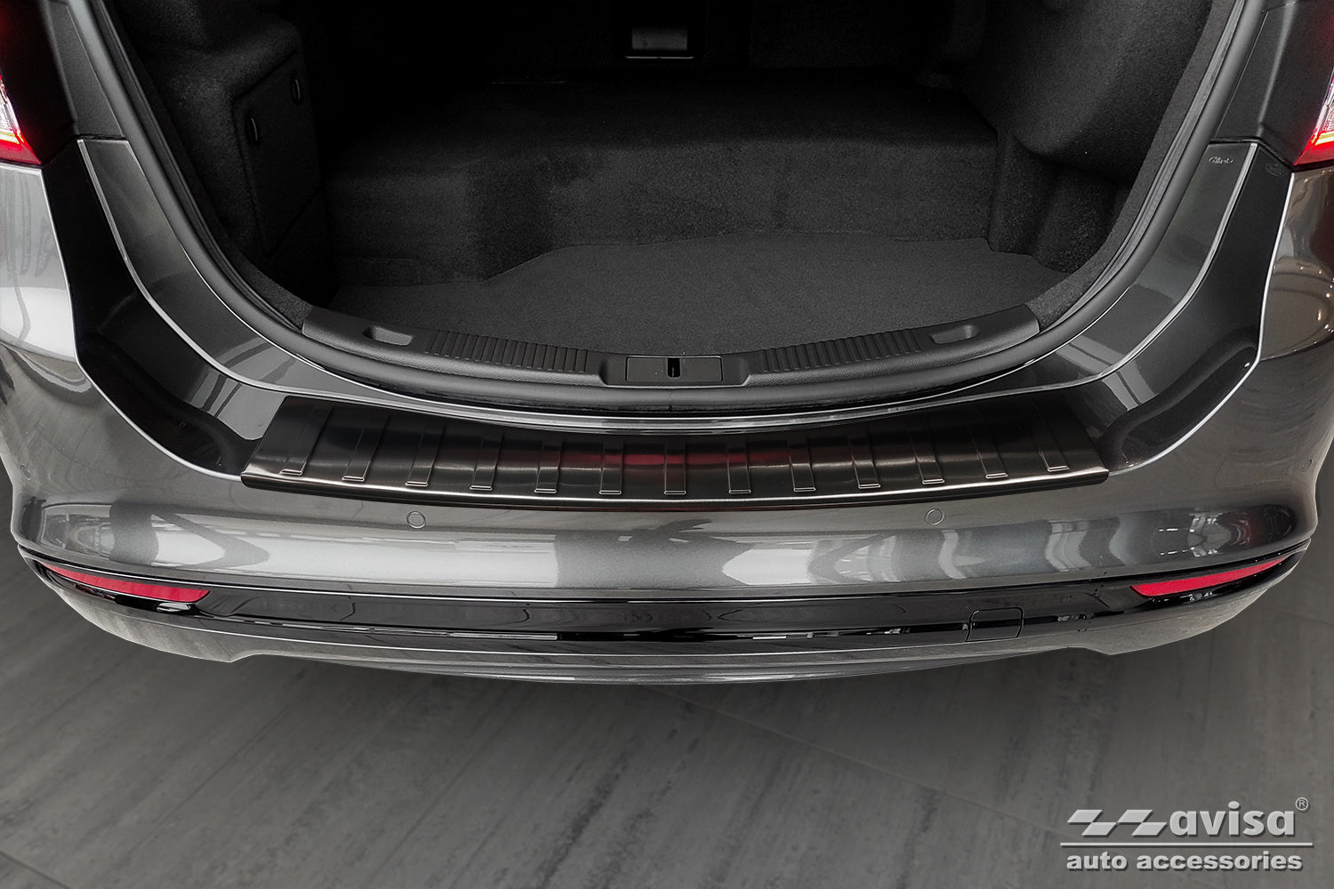 Lastskydd Ford Mondeo MK5 halvkombi 5-dörrars/ sedan 2014–2019, facelift 2019+ – Svart – detaljbild 3