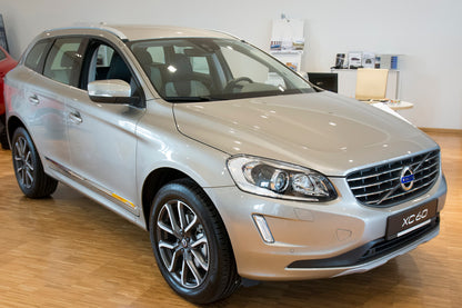 Lastskydd Volvo XC60 2013–2017 – Spegelpolerat silver – detaljbild 2