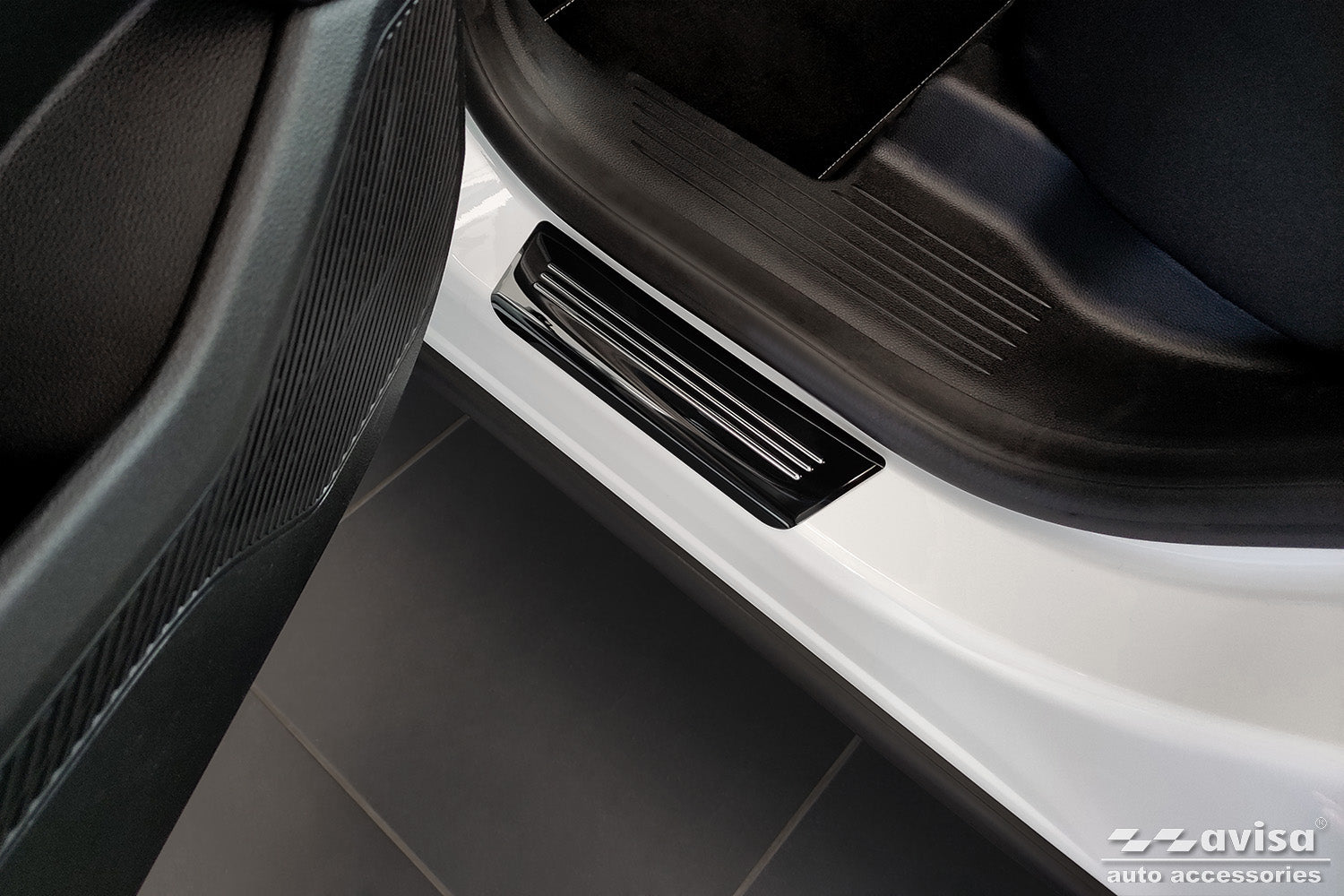 Tröskelskydd Hybrid Renault Austral (Rhn) 2022+/ Renault Rafale 2024+ – Spegelblank svart – detaljbild 2
