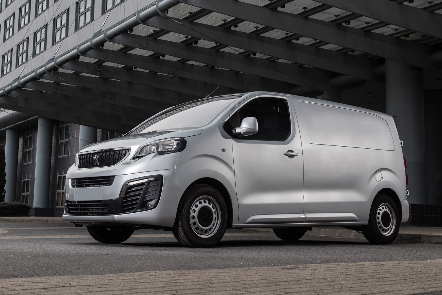 Lastskydd Citroen Jumpy III 4-dörrars 2016+ / Peugeot Expert III 4-dörrars 2016+ – Svart – detaljbild 3