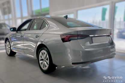 Bakluckelist Skoda Octavia IV liftback 2019–2024 facelift 2024+ – Spegelpolerat silver – detaljbild 2