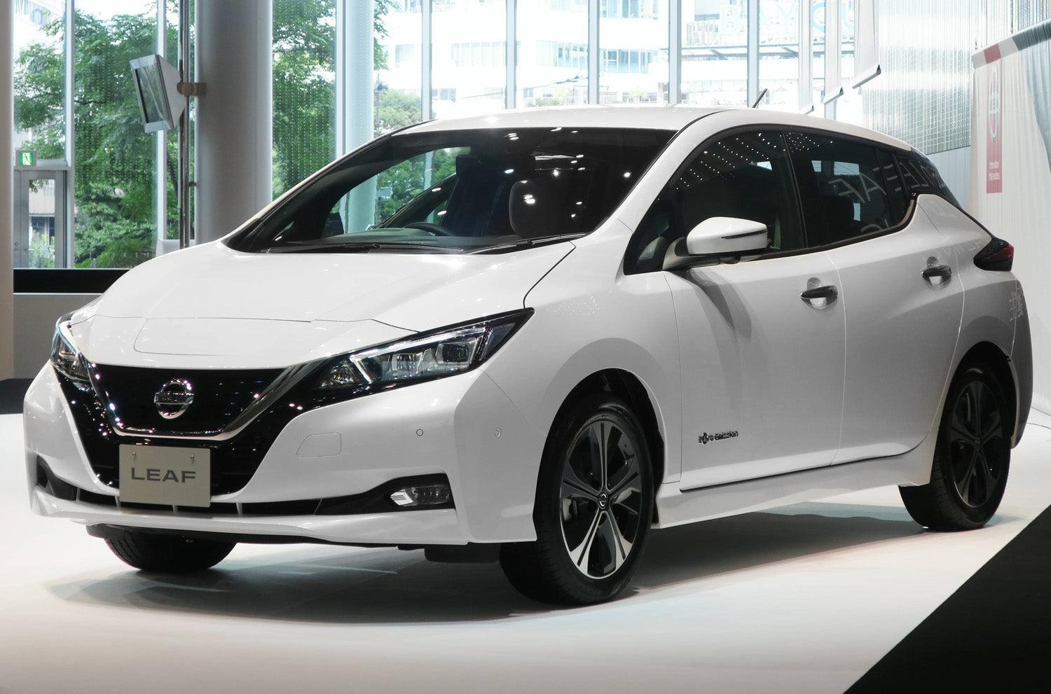 Bakluckelist Nissan Leaf II (2E1) 2017–2021, facelift 2021+ – Svart – detaljbild 3