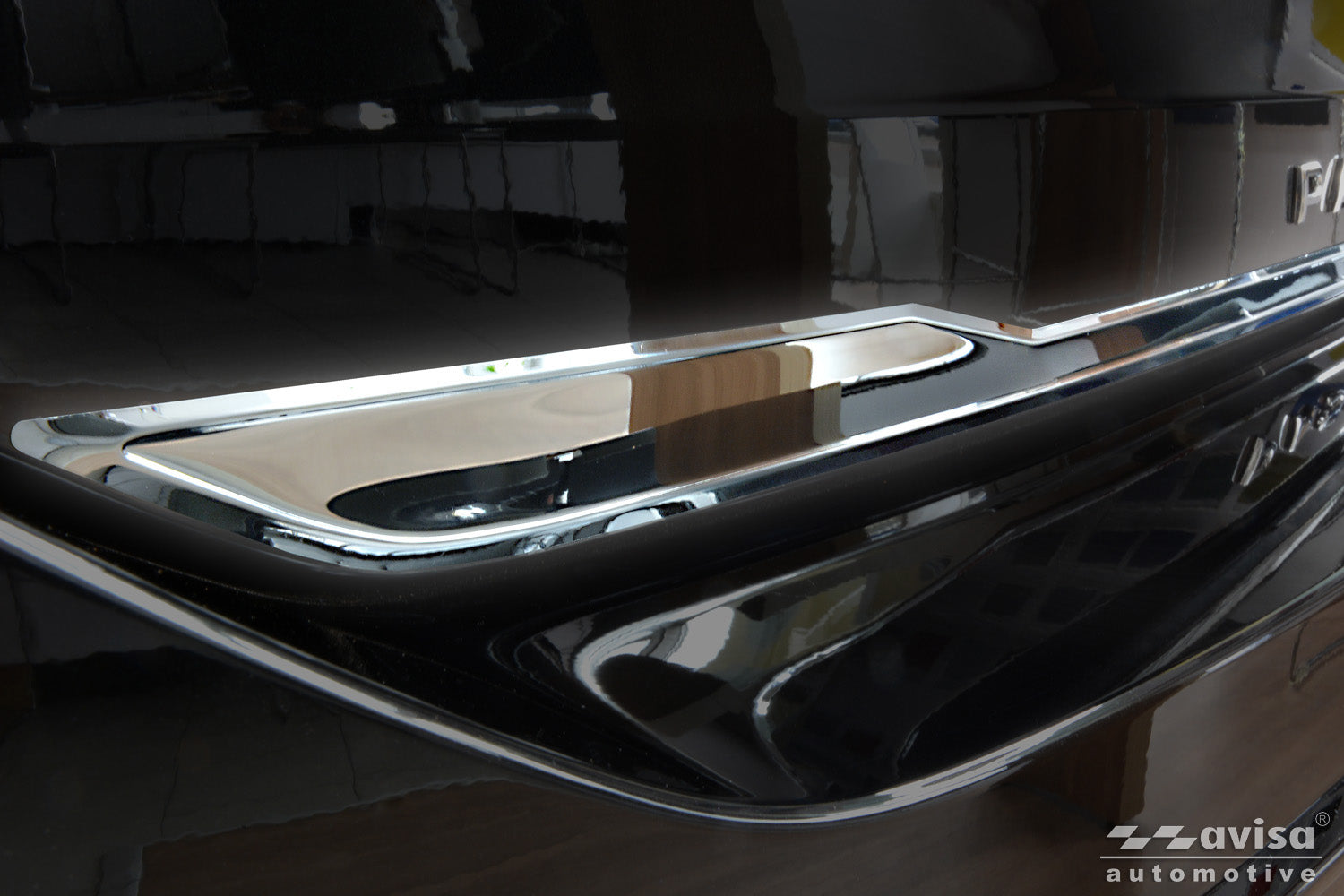 Bakluckelist Volkswagen Passat B9 Variant 2024+ – Spegelpolerat silver – detaljbild 3