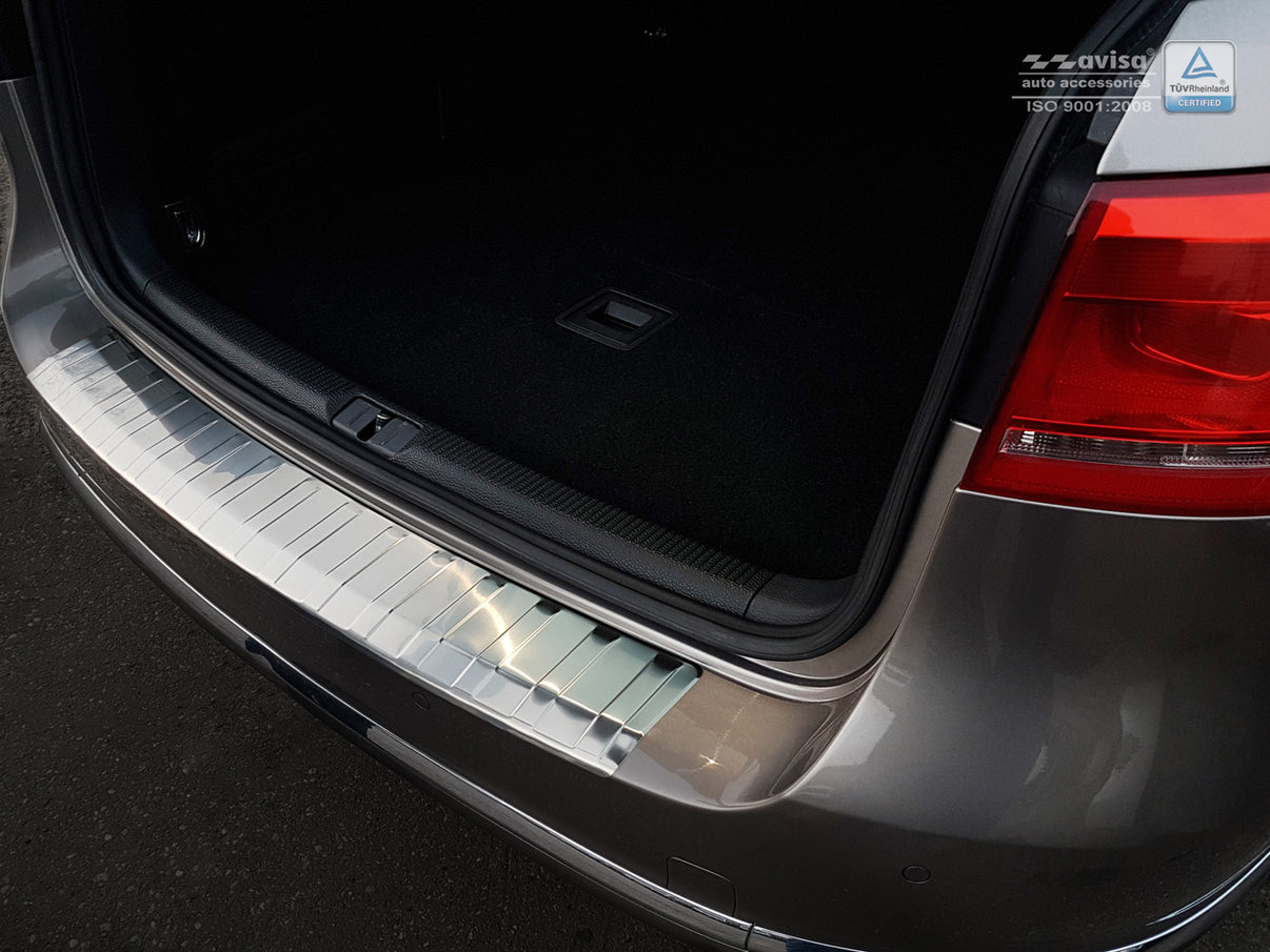 Lastskydd Volkswagen Passat B7 variant 2011–2014 – Silver satin – detaljbild 2