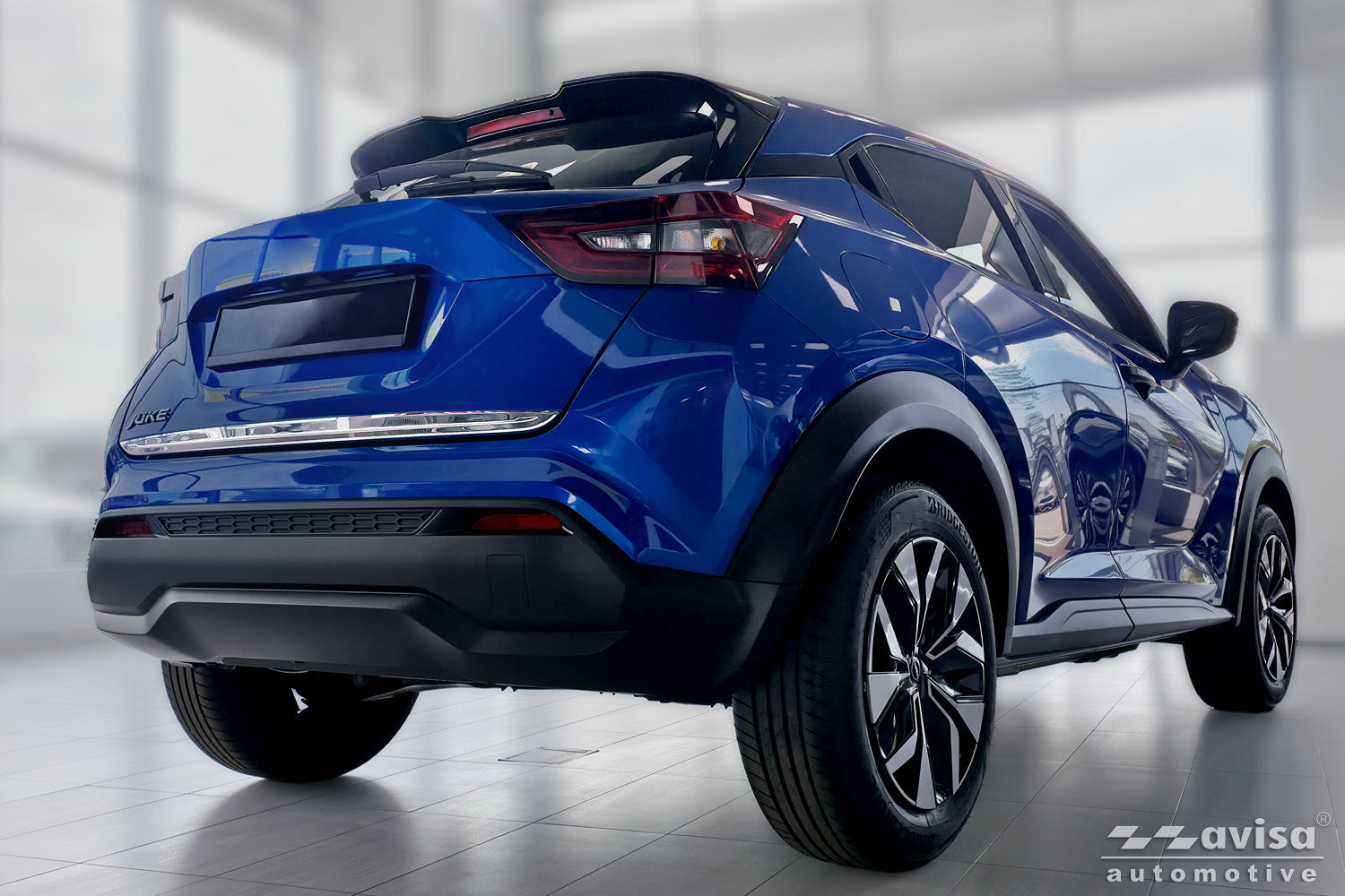 Bakluckelist Nissan Juke II 2019+ – Spegelpolerat silver – detaljbild 2