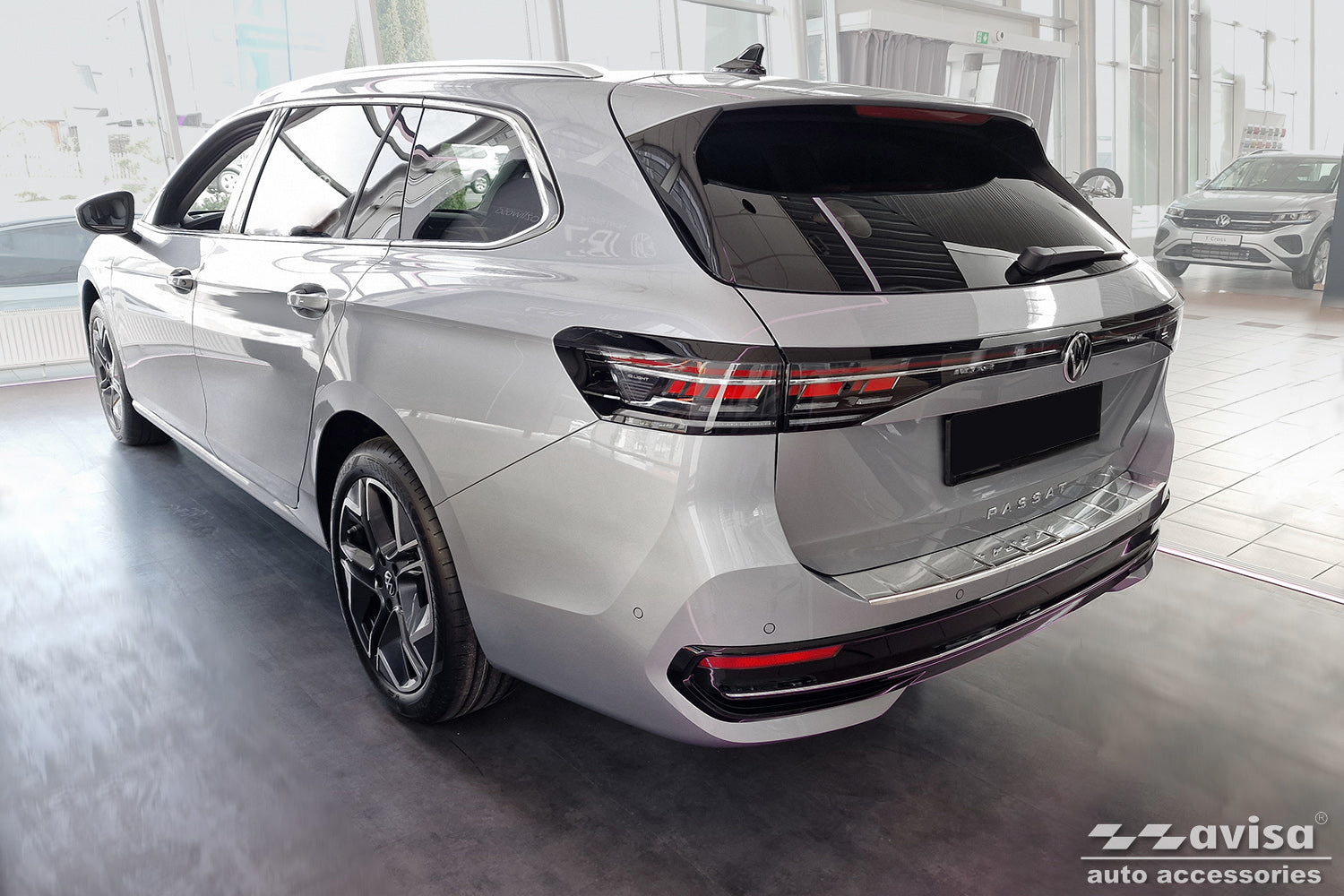 Tröskelskydd Lines Skoda Superb IV Kombi 2024+ / Volkswagen Passat B9 Variant/ R-line/ Hybrid 2024+ – Silver satin – detaljbild 3