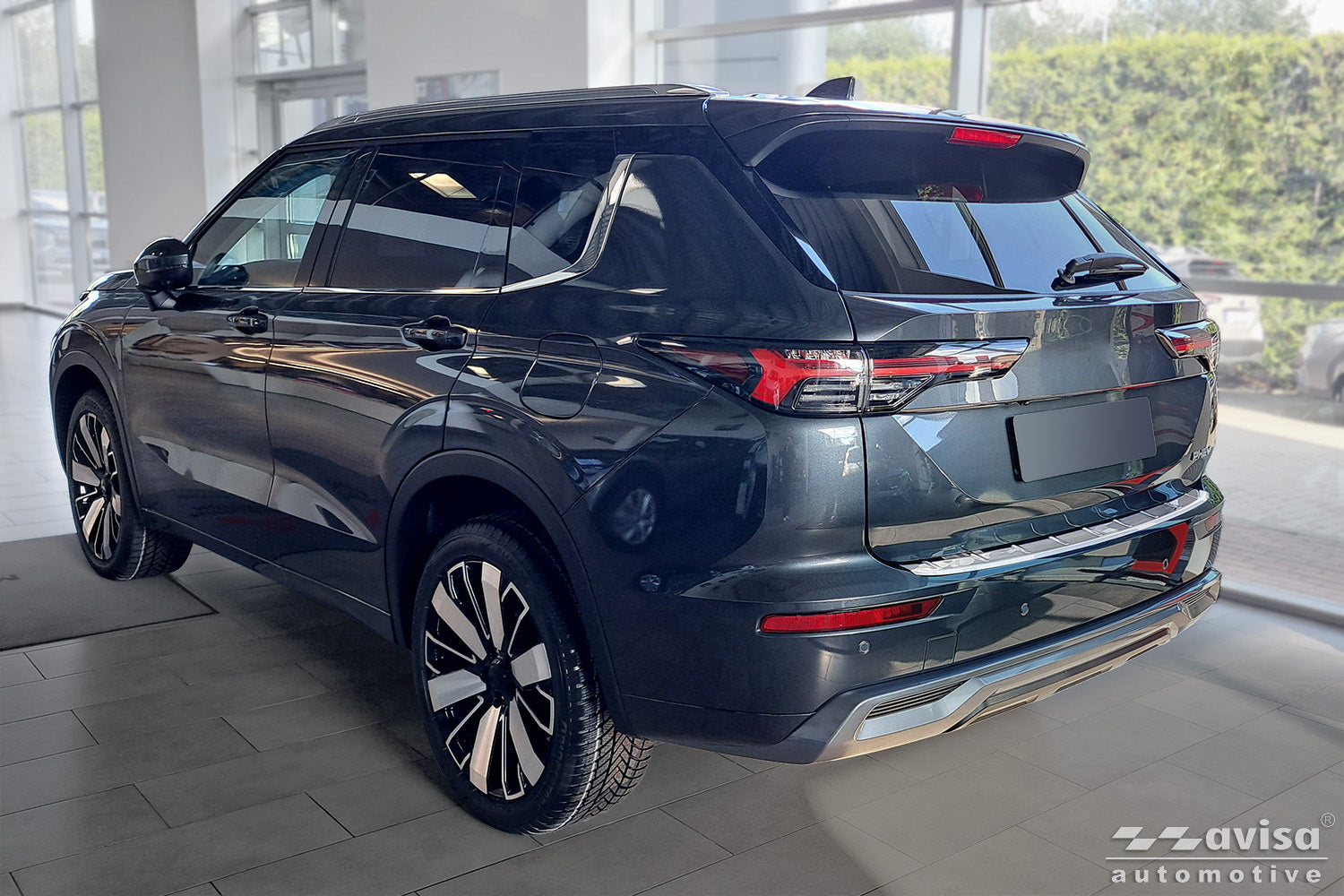 Lastskydd Mitsubishi Outlander IV 2025+ – Silver satin – detaljbild 2