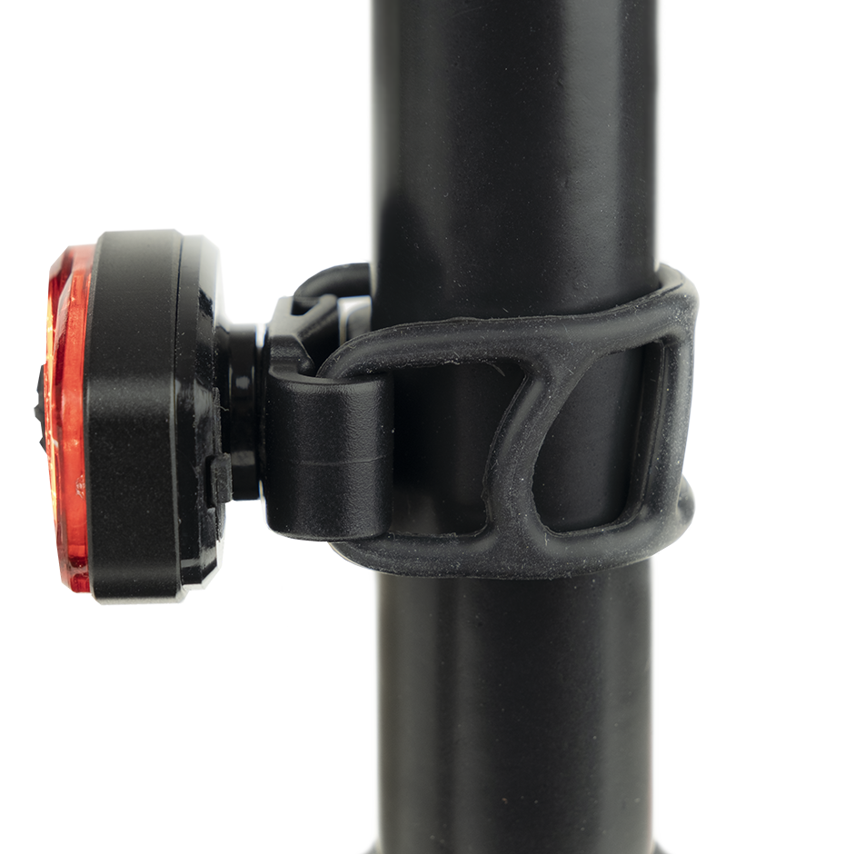 Smarter Bullit Cykellygte B200 RØD - 50lm - produkt set fra siden | SMARTERE