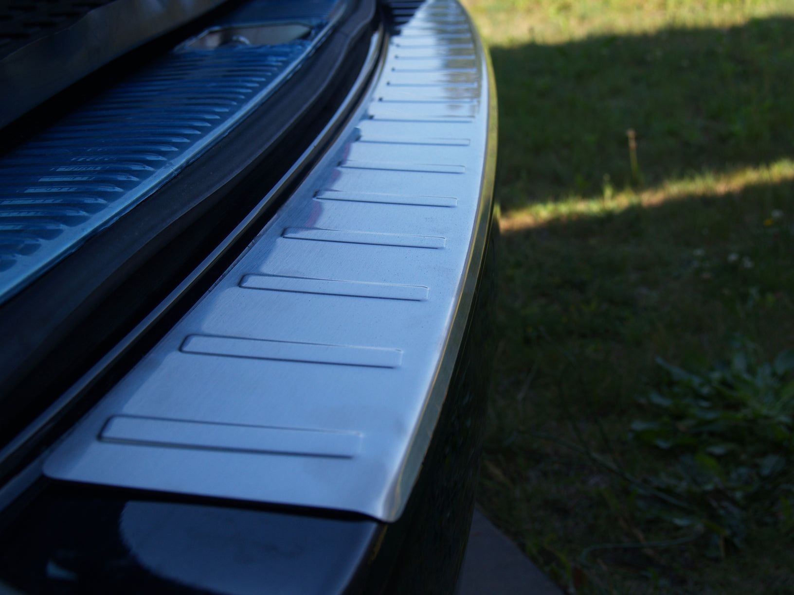 Lastskydd Mercedes E Class W212 Kombi 2009–2013 – Silver satin – detaljbild 3
