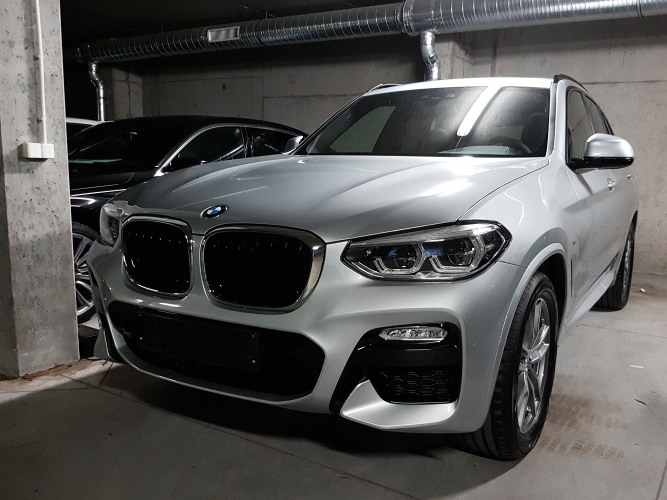 Lastskydd BMW X3 ( F97 ) M Competition 2019–2021 / BMW X3 G01 M-paket/ M-Sport 2017–2021, facelift 2021–2024 – Silver satin – detaljbild 3