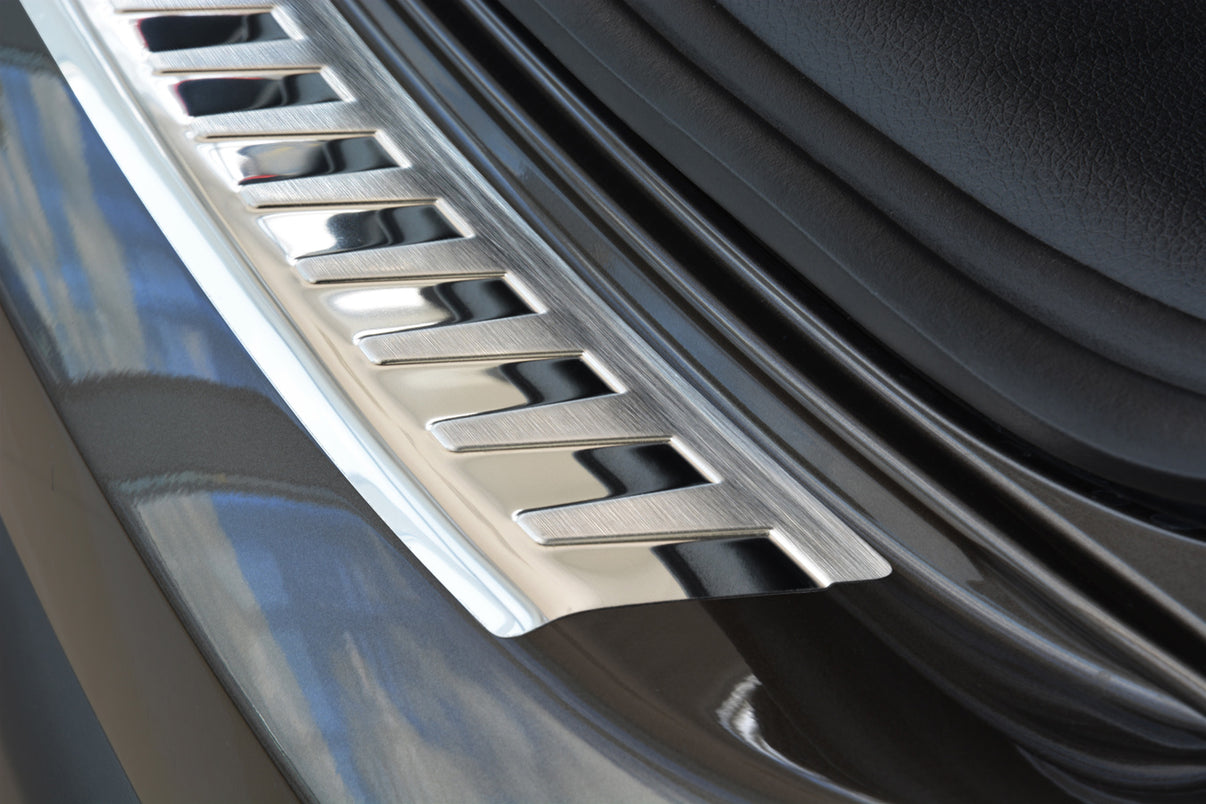 Lastskydd Nissan Qashqai II crossover 2013–2017 – Silver satin / Spegelpolerat silver