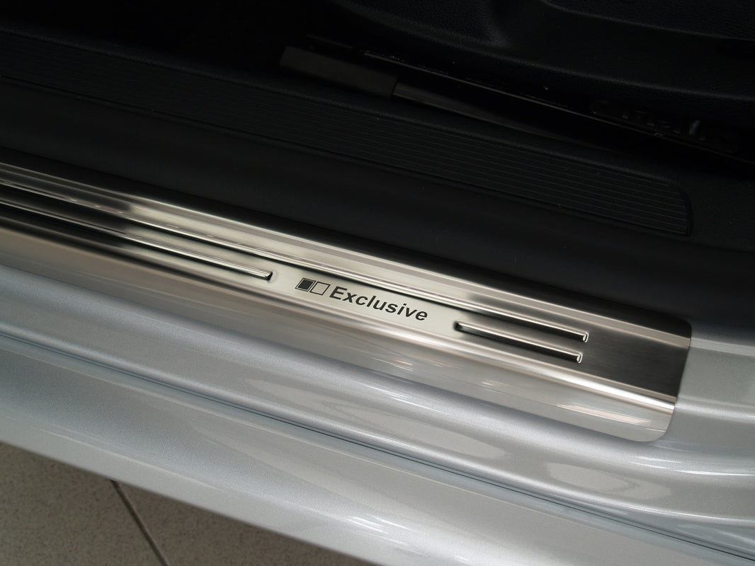Tröskelskydd Exclusive Volkswagen Passat B6 2005–2010 / Volkswagen Passat B7 2011–2014 – Silver satin