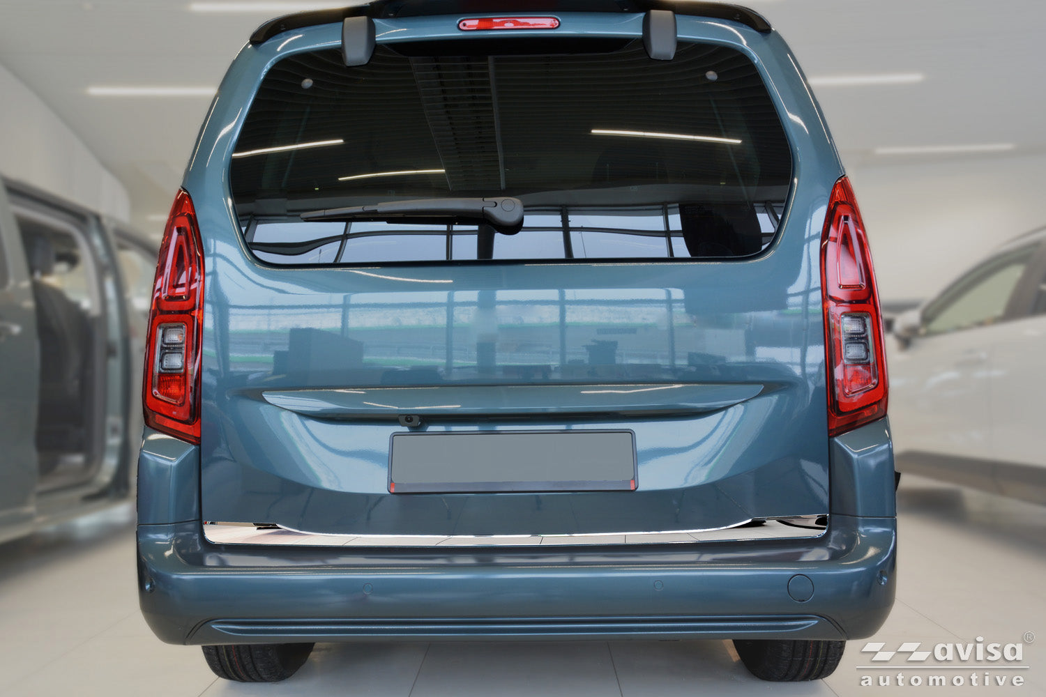 Bakluckelist Toyota Proace City Verso 2019–2024, facelift 2024+ – Spegelpolerat silver – detaljbild 3