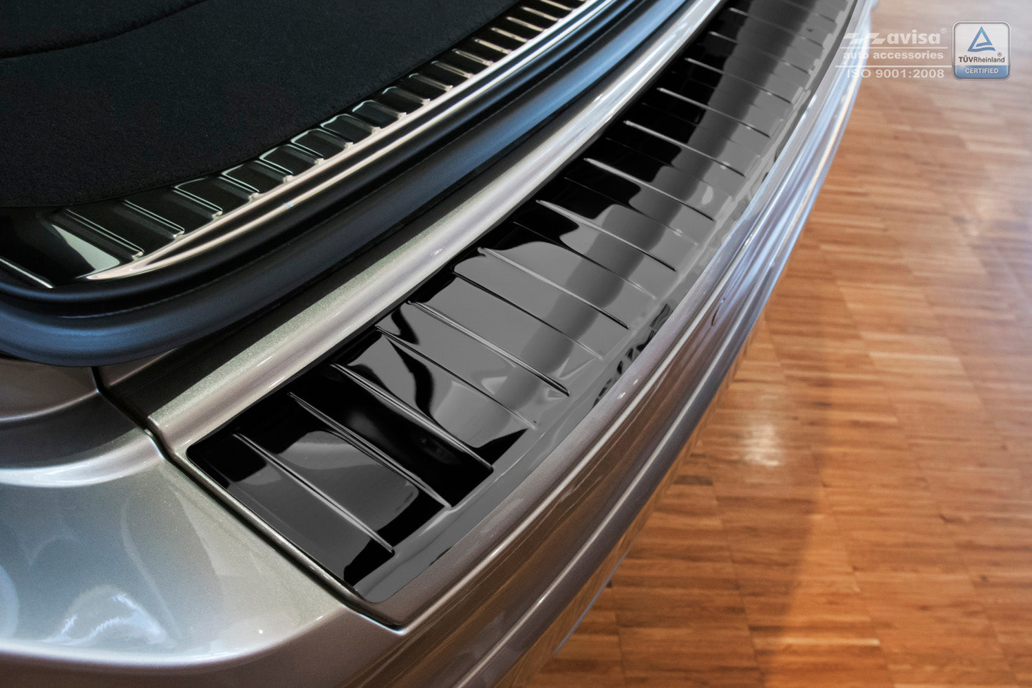Lastskydd Volvo XC60 2013–2017 – Spegelblank svart – detaljbild 2