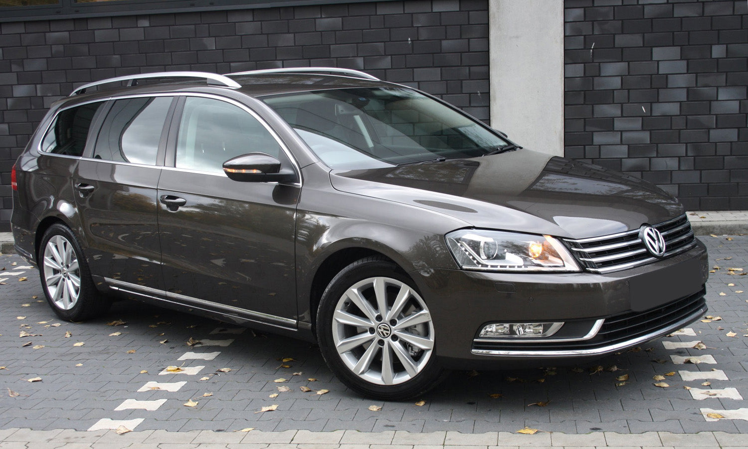 Lastskydd Volkswagen Passat B7 variant 2011–2014 – Svart – detaljbild 2