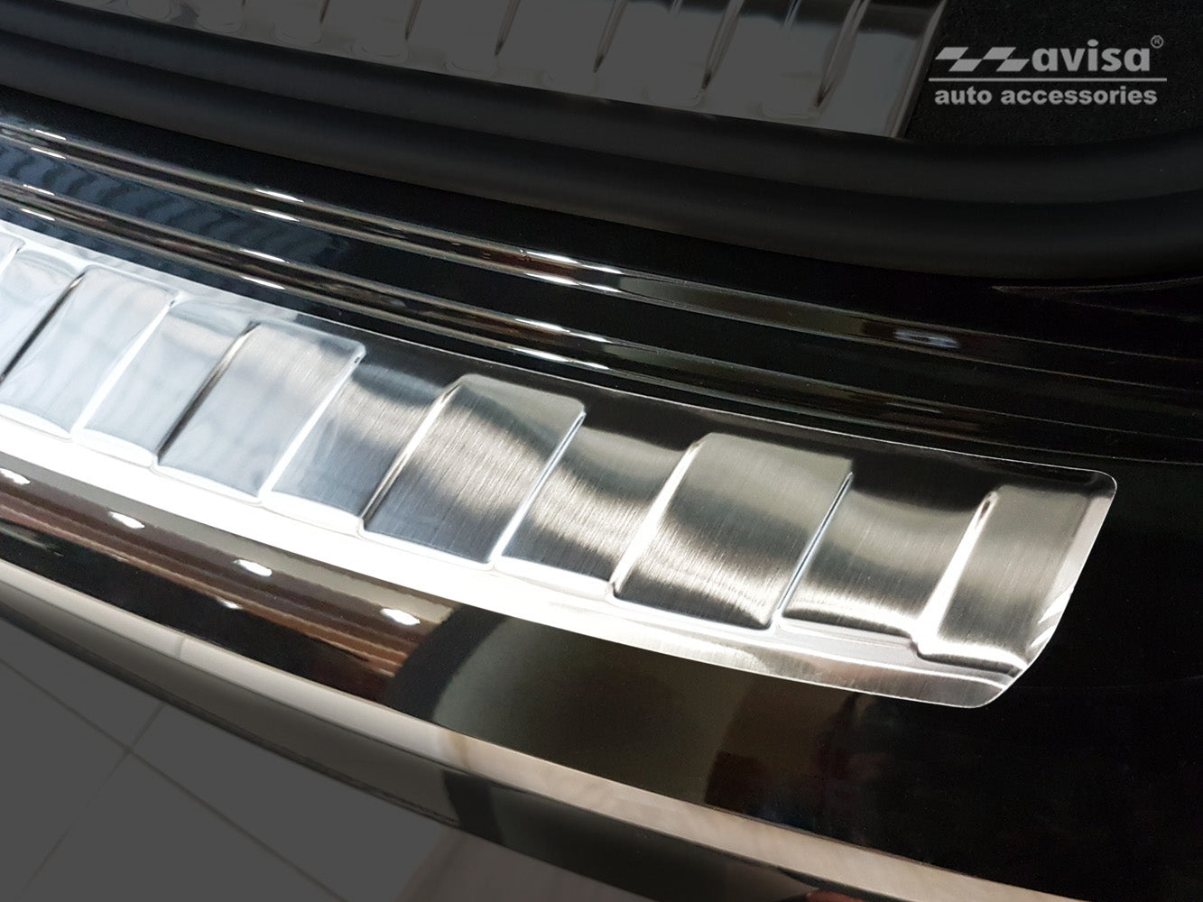 Lastskydd Audi Q3 II crossover 2018+/ S-line 2018+ – Silver satin – detaljbild 2