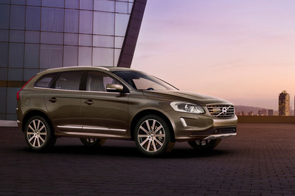 Lastskydd Volvo XC60 2013–2017 – Spegelblank steel,Svart Kolfiber – detaljbild 2