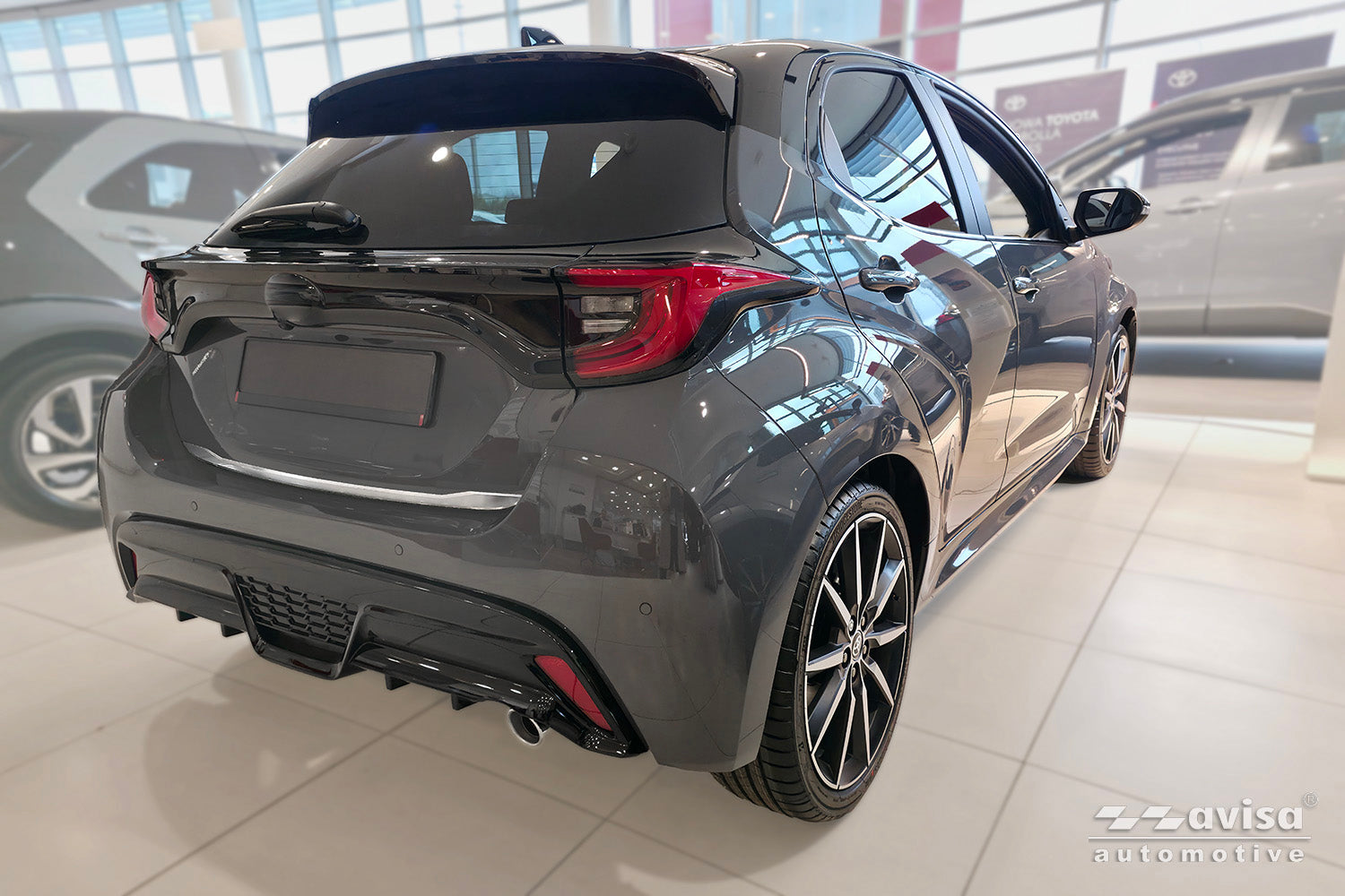 Bakluckelist Toyota Yaris IV halvkombi 5-dörrars/ Hybrid/ GR 2020–2024 facelift 2024+ – Silver satin – detaljbild 2