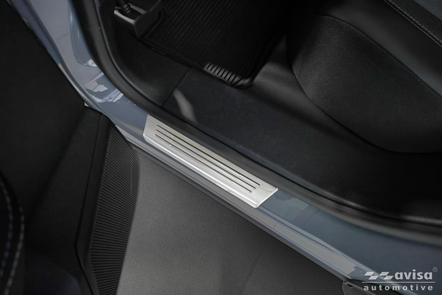 Tröskelskydd Lines Opel Grandland II 2024+ – Silver satin – detaljbild 2