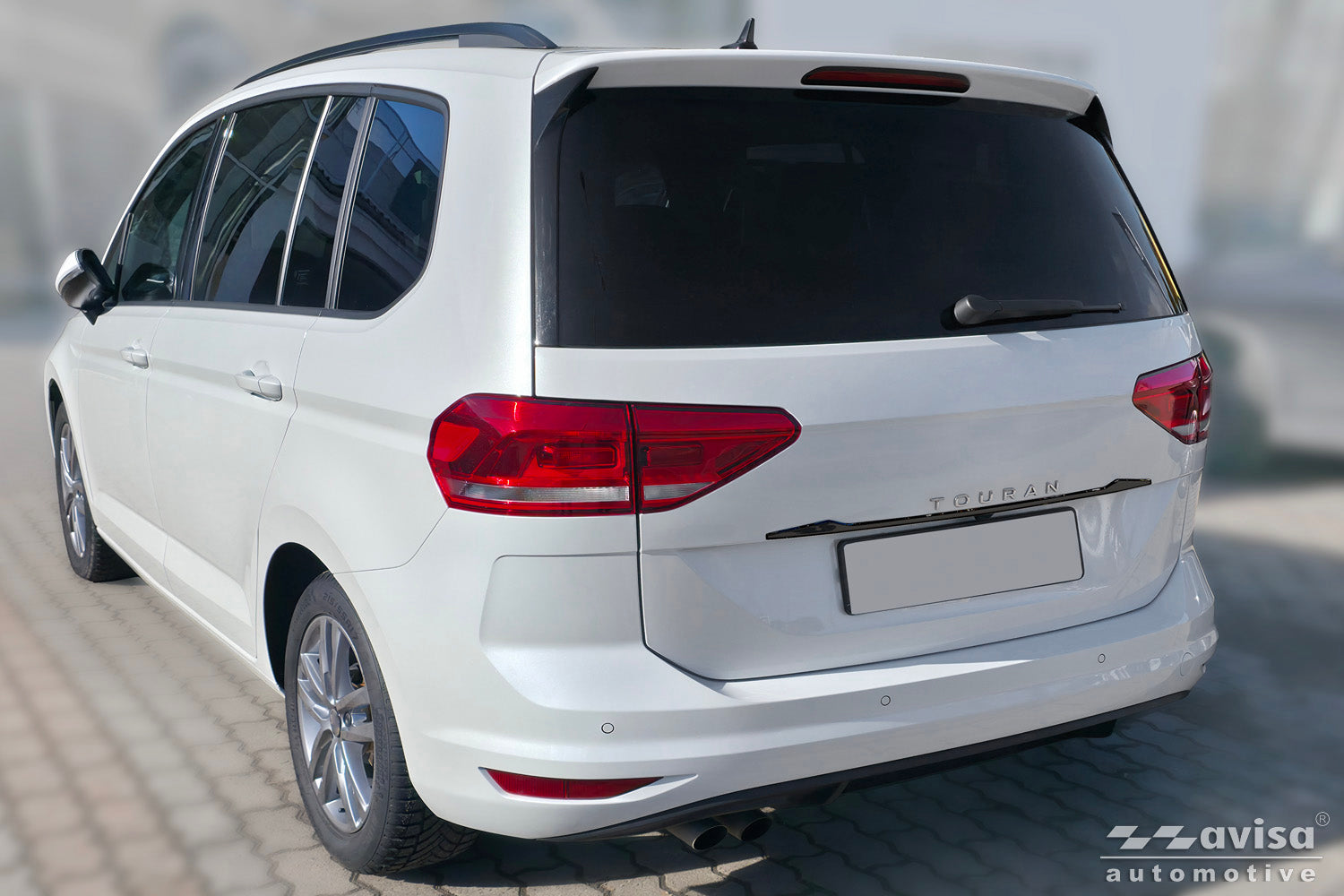 Bakluckelist Volkswagen Touran III/ R-line 2015+ – Spegelblank svart – detaljbild 2
