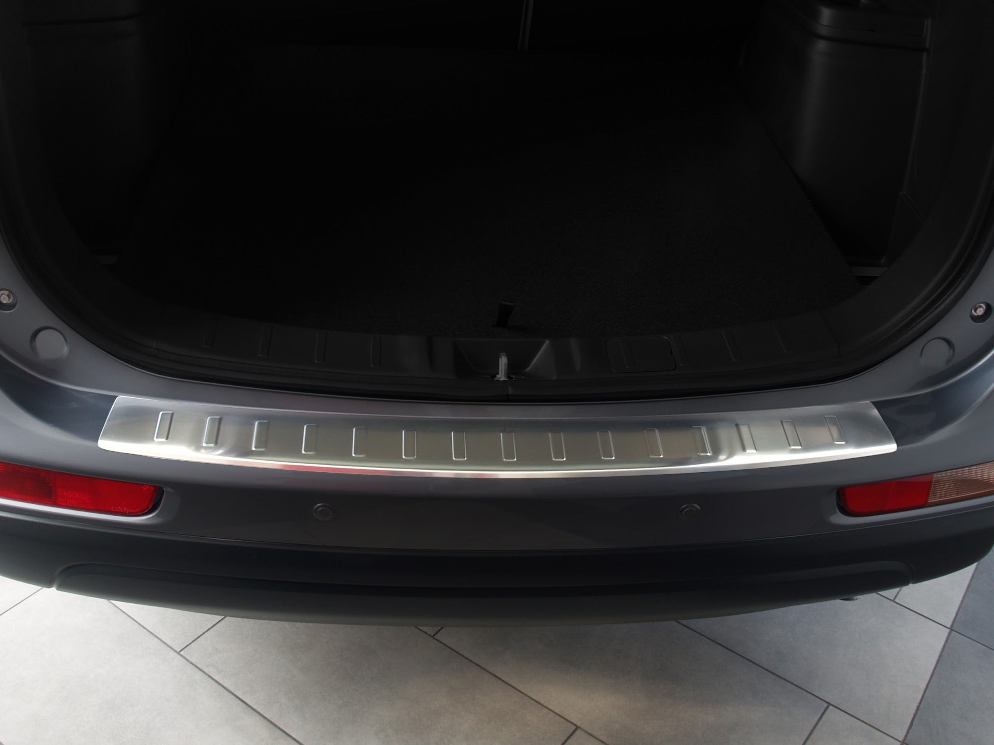 Lastskydd Mitsubishi Outlander III 2012–2015 – Silver satin – detaljbild 2