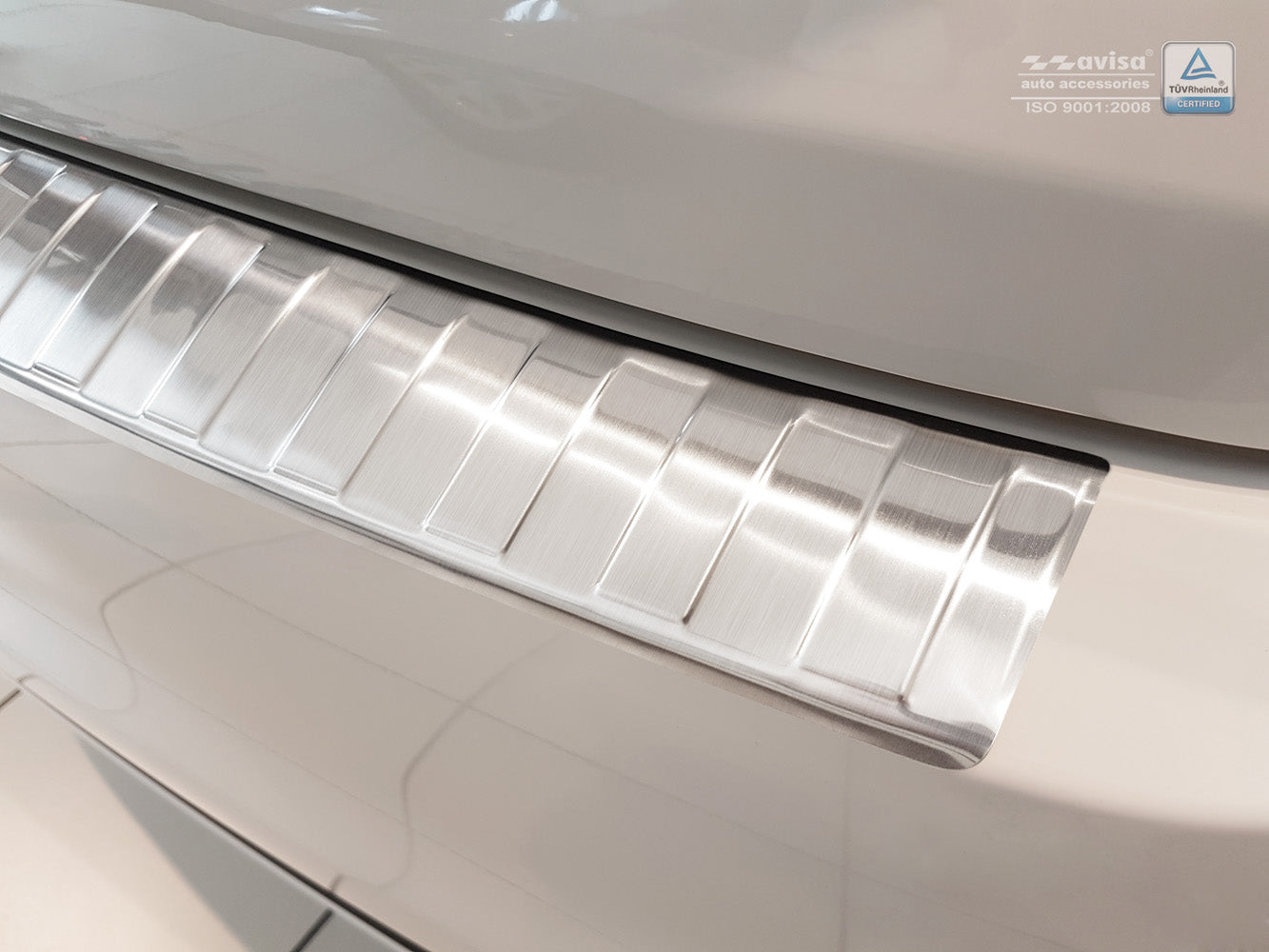 Lastskydd Abarth 500 halvkombi 3-dörrars facelift 2015+ m.fl. – Silver satin – detaljbild 2