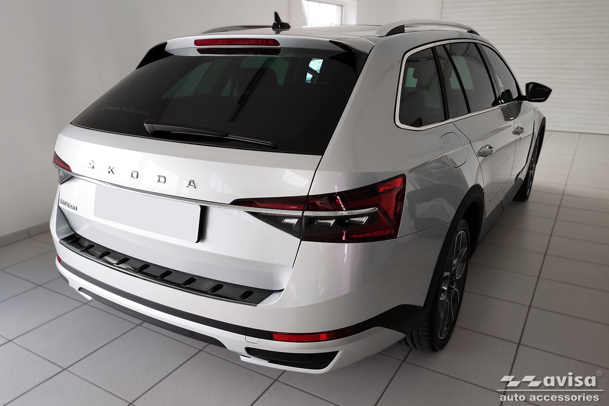 Lastskydd Strong Edition Skoda Superb III Kombi 2015–2019, facelift 2019– 2024/ Scout III 2019+ – Svart – detaljbild 2