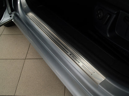 Tröskelskydd Exclusive Volkswagen Passat B6 2005–2010 / Volkswagen Passat B7 2011–2014 – Silver satin – detaljbild 2