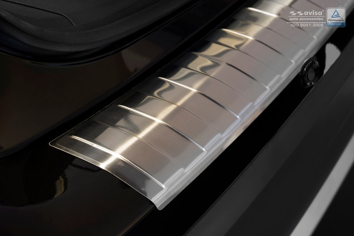 Lastskydd Mitsubishi Outlander III facelift 2015–2017, facelift 2017–2022 a special version med a cut for parking sensors m.fl. – Silver satin – detaljbild 2