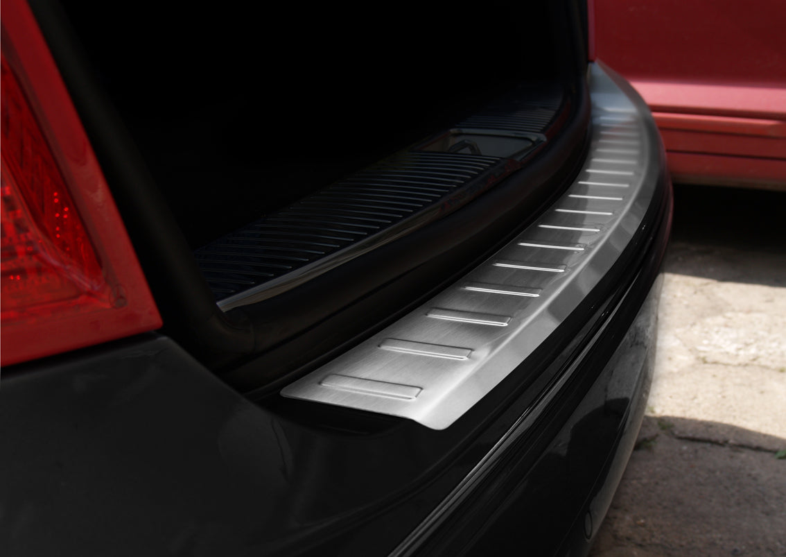 Lastskydd Mercedes C Class W204 Kombi/ AMG 2007–2011 – Silver satin – detaljbild 2