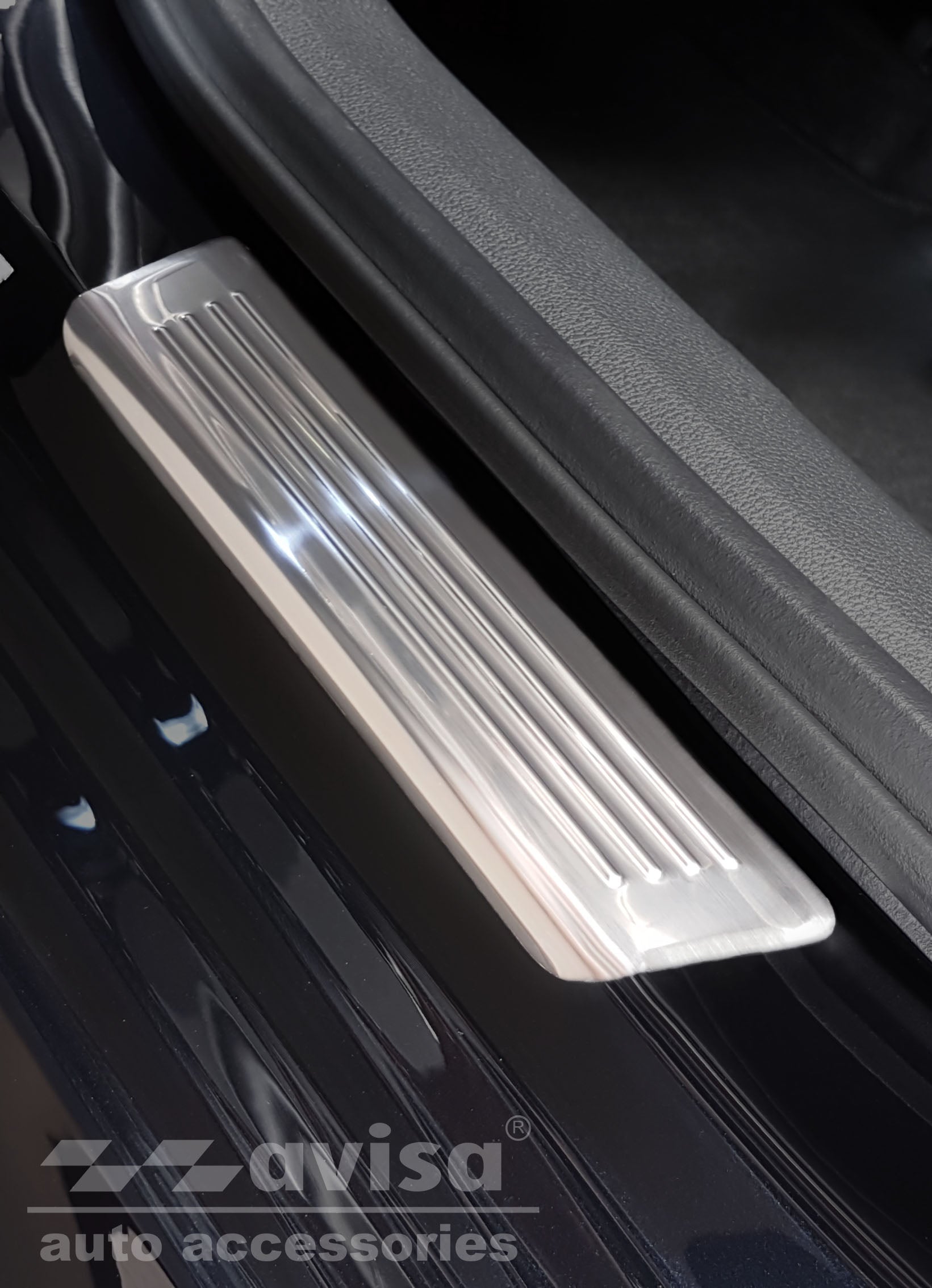 Tröskelskydd Lines Skoda Octavia IV liftback/ Kombi 2019–2024 facelift 2024+ – Silver satin – detaljbild 2