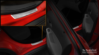 Tröskelskydd Mercedes Gla X156 2013–2017, facelift 2017–2019 / Mercedes Gla II H247 2019+ – Spegelpolerat silver – detaljbild 2