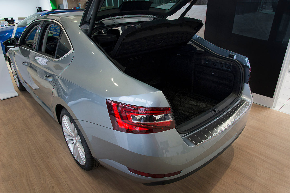 Lastskydd Skoda Superb III liftback sedan 2015–2019, facelift 2019+ facelift 2019–2023 – Silver satin – detaljbild 3