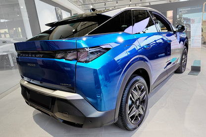 Bakluckelist Peugeot 3008 III 2024+ – Spegelblank svart – detaljbild 2
