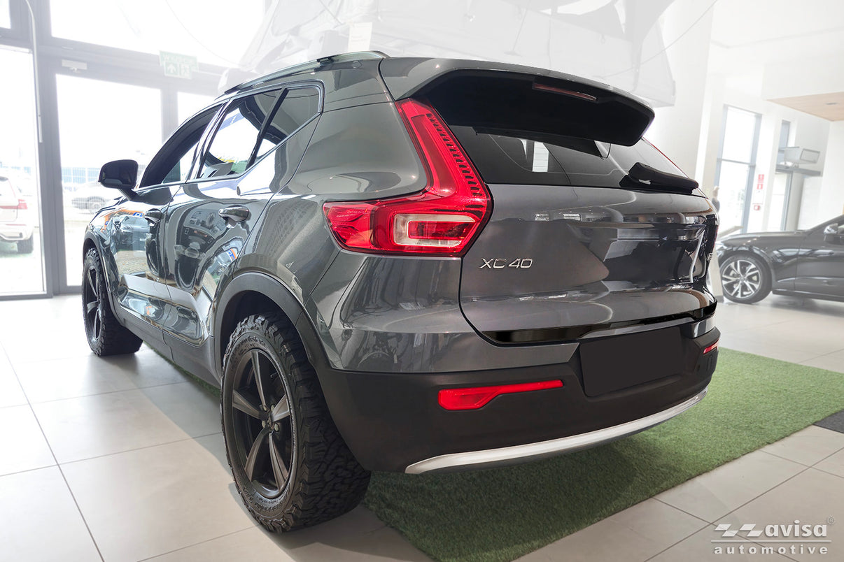 Bakluckelist Volvo XC 40 2017+ – Spegelblank svart – detaljbild 2
