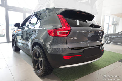 Bakluckelist Volvo XC 40 2017+ – Spegelblank svart – detaljbild 2