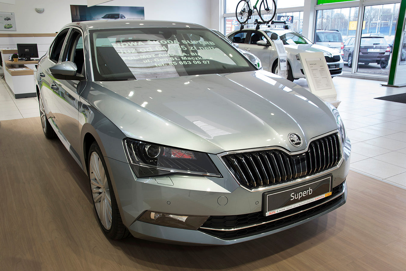 Lastskydd Skoda Superb III liftback sedan 2015–2019, facelift 2019+ facelift 2019–2023 – Silver satin – detaljbild 2
