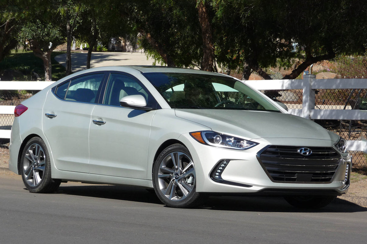 Lastskydd Hyundai Elantra VI sedan 2016–2018 – Silver satin – detaljbild 2
