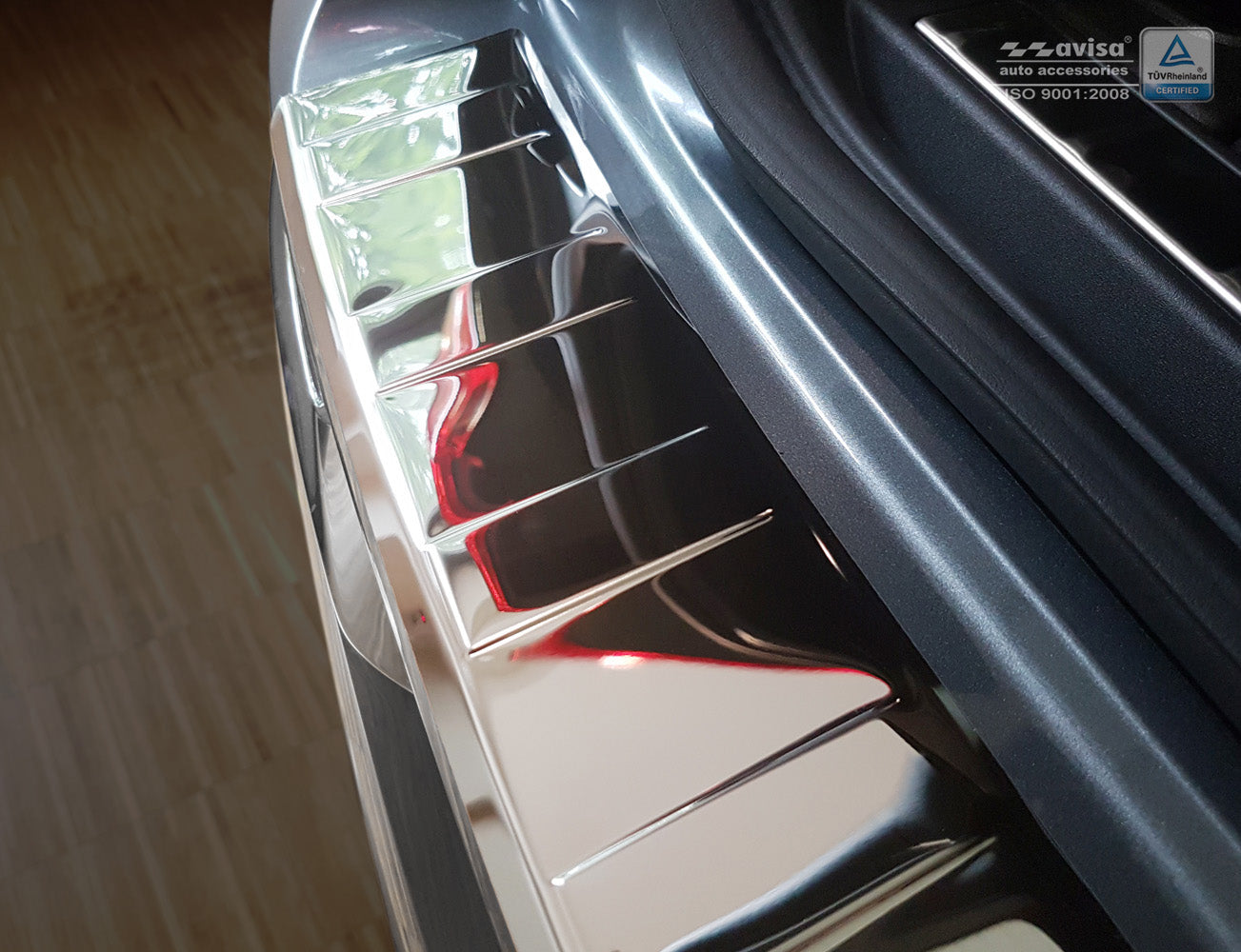 Lastskydd Volvo XC60 II/ R-Design 2017–2021, facelift 2021–2025, facelift 2025+ m.fl. – Spegelpolerat silver – detaljbild 2