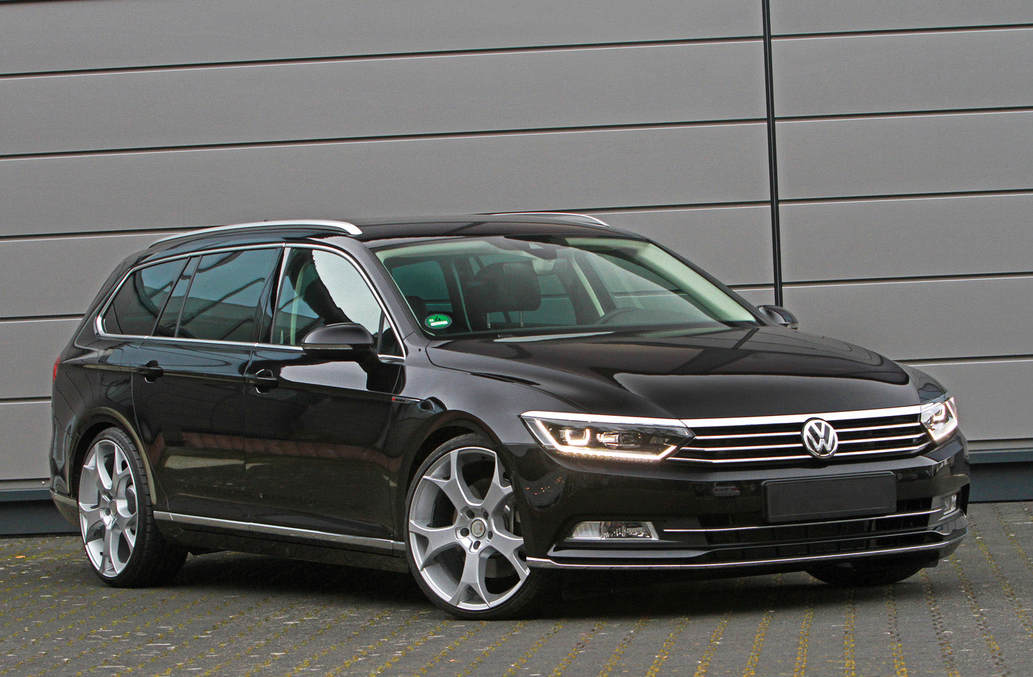 Lastskydd Volkswagen Passat B8 variant/ R-line/ Alltrack/ GTE 2014–2019, facelift 2019–2023 – Silver satin – detaljbild 3