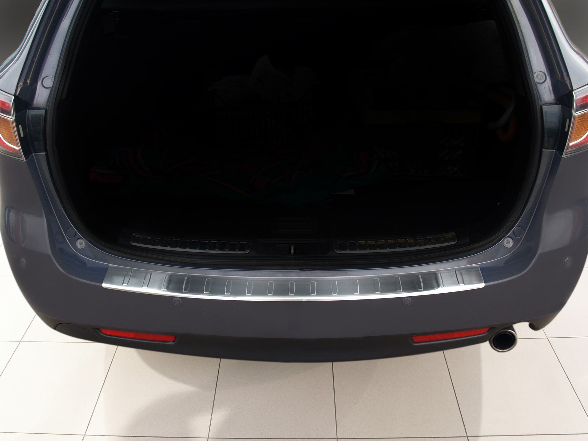 Lastskydd Mazda 6 Kombi 2008–2012 – Silver satin – detaljbild 2