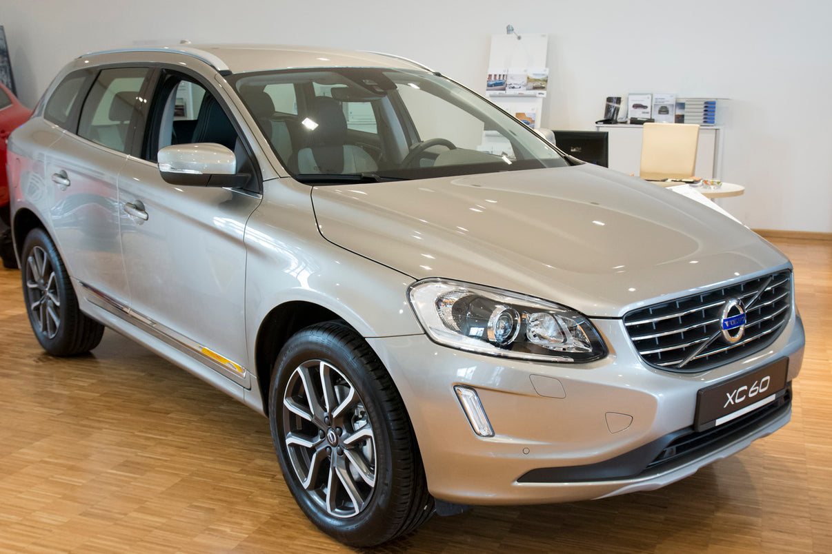 Lastskydd Volvo XC60 2013–2017 – Spegelblank svart – detaljbild 3