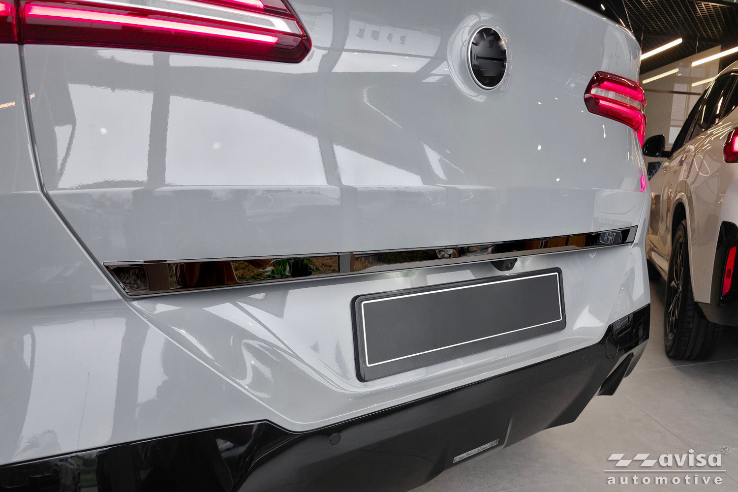 Bakluckelist BMW X3 (G45) 2024+ – Spegelblank svart – detaljbild 3