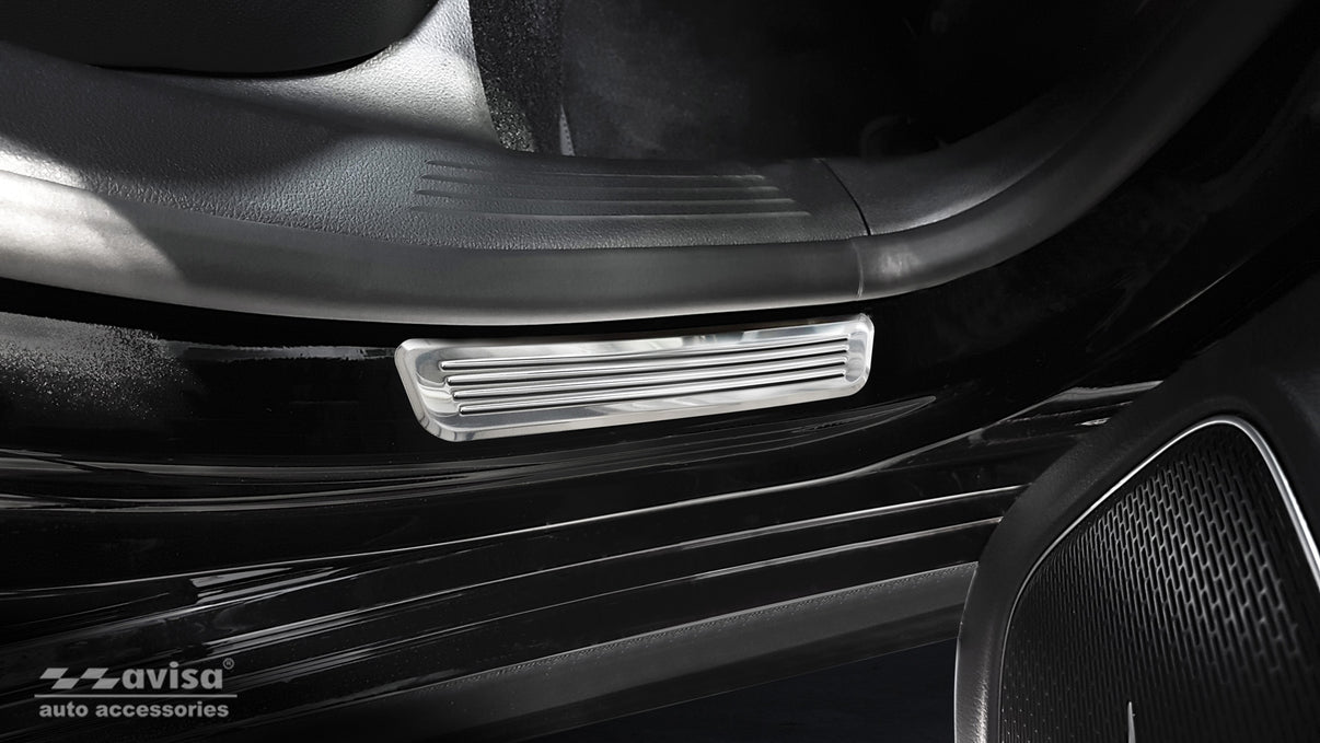 Tröskelskydd Mercedes Cla II Shooting Brake (X118) 2019–2025 – Spegelpolerat silver – detaljbild 3