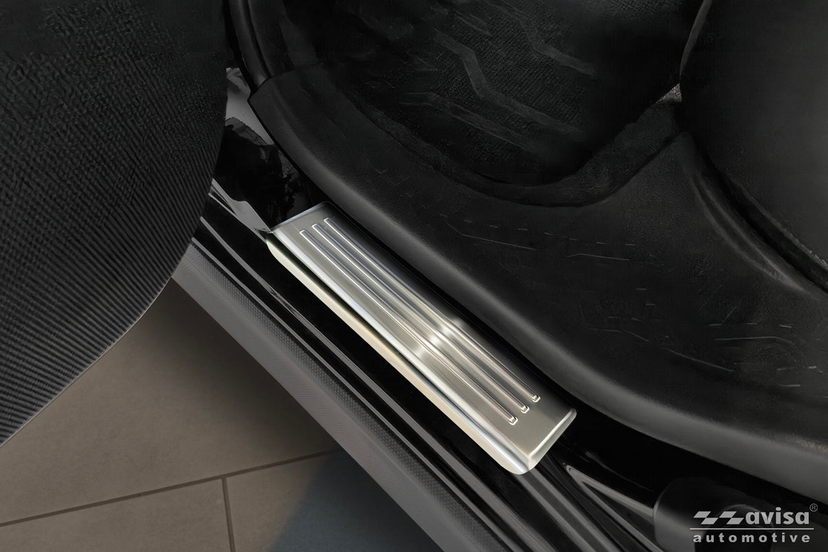 Tröskelskydd Lines Subaru Crosstrek III 2023+ – Silver satin – detaljbild 2