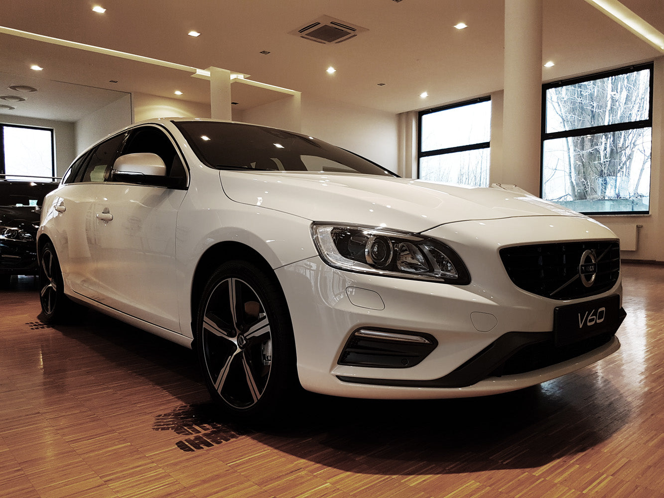 Lastskydd Volvo V60 2010–2013, facelift 2013–2018 / Volvo V60 Cross Country 2015+ – Svart – detaljbild 3