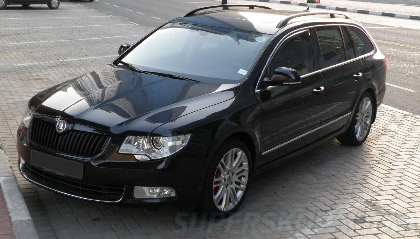 Lastskydd Skoda Superb Kombi 2009–2013 – Svart – detaljbild 2